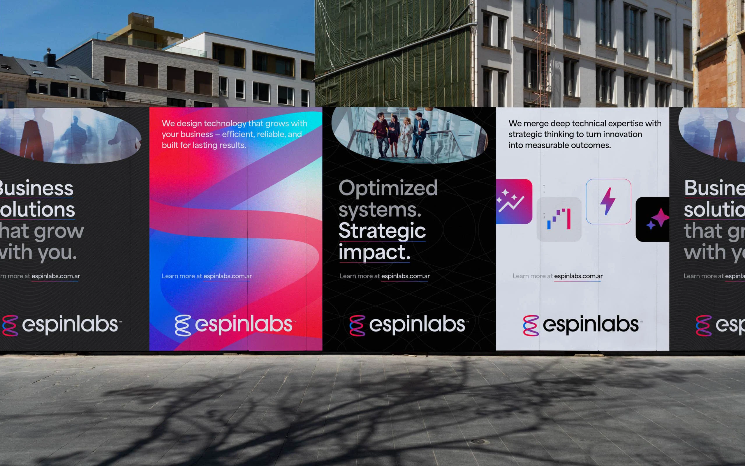 Campaña de marca de Espinlabs exhibida en carteles urbanos