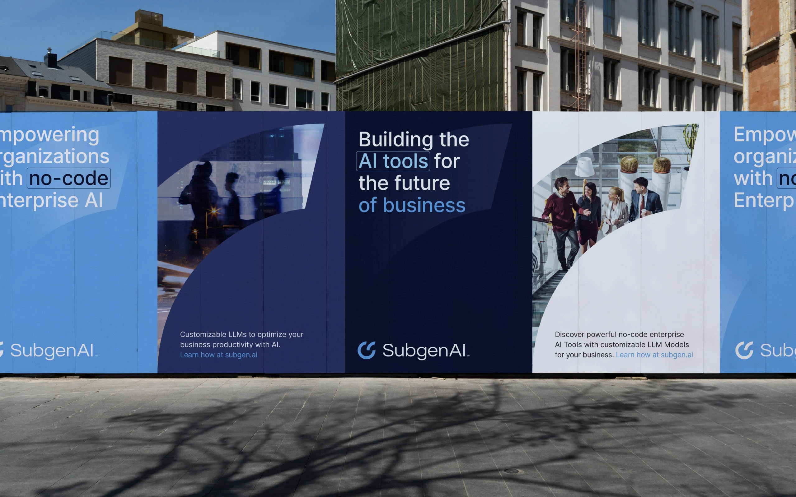 Campagne extérieure SubgenAI présentée sur des affiches en ville